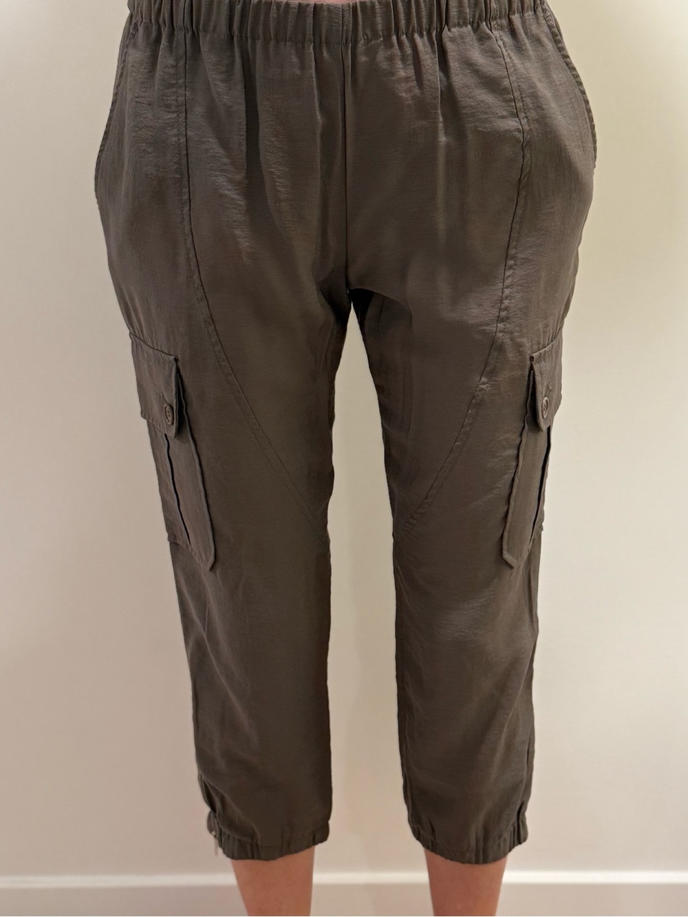 BCBGMaxAzria Olive Green Cargo Capri Pants